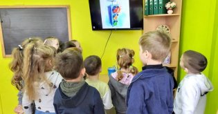 ХПД,керівник гуртка малювання Світлана Василівна. Середня група 1