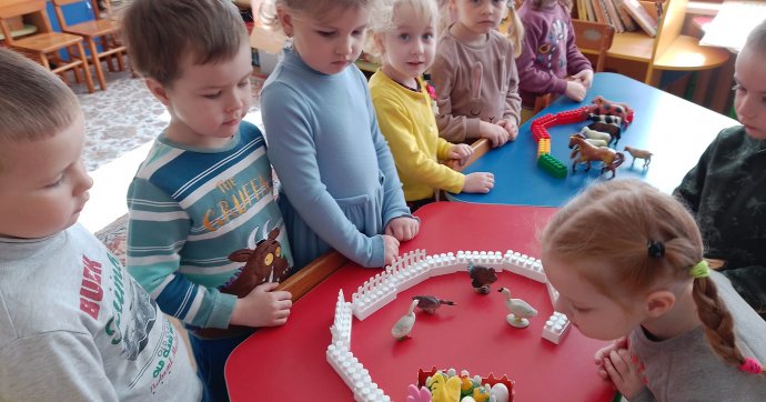 .Ознайомлення з навколишнім. ,,У бабусі на подвір'ї "